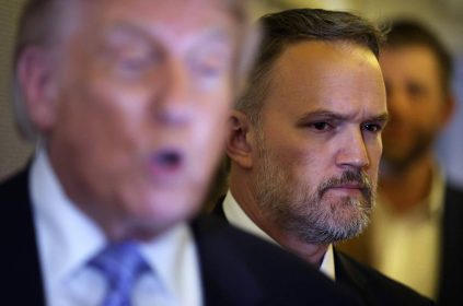 Governo Trump propõe novo tarifaço de 25% contra Brasil - 02/06/2026 - Economia
