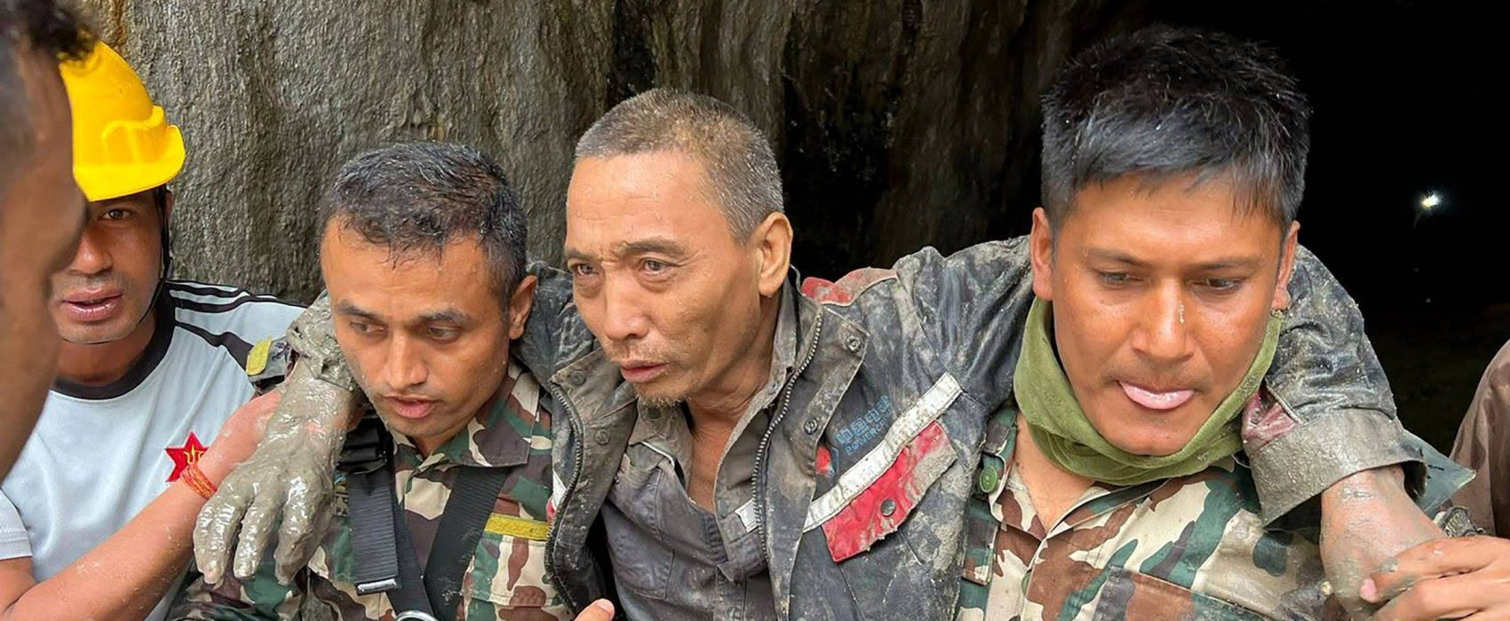 Cidadão chinês é resgatado no Nepal após deslizamento - 05/09/2026 - Mundo
