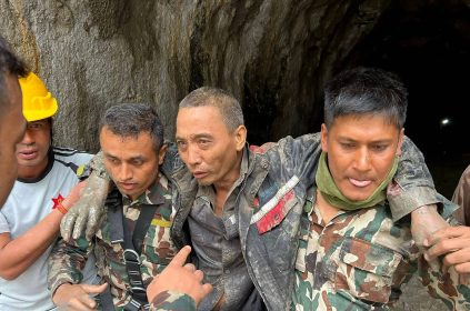 Cidadão chinês é resgatado no Nepal após deslizamento - 05/09/2026 - Mundo